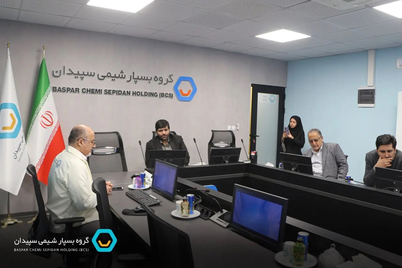 164_بازدید_معاون_فناوری_و_نوآوری_وزارت_علوم_از_شرکت_دانش_بنیان_بسپار_شیمی_سپیدان_20240608090226.jpg